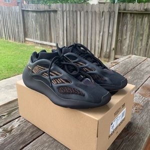 Yeezy 700 v3